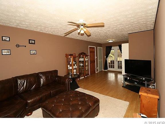 2nd image of 1004 S Choctaw Pl
