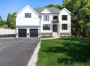 130 Zoar Ave, Attleboro, MA 02703