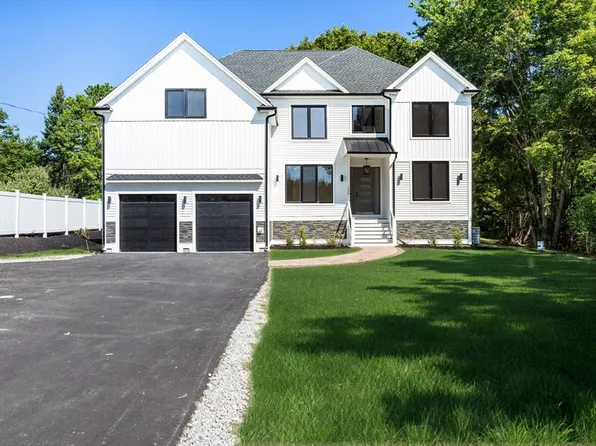 130 Zoar Ave, Attleboro, MA 02703