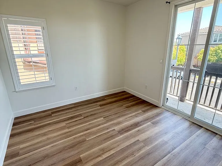 2327 Capistrello St — Photo 12