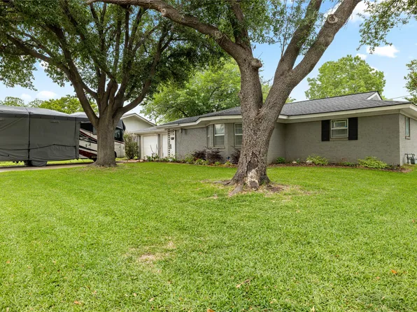 7105 Corona Dr, Fort Worth, TX 76180