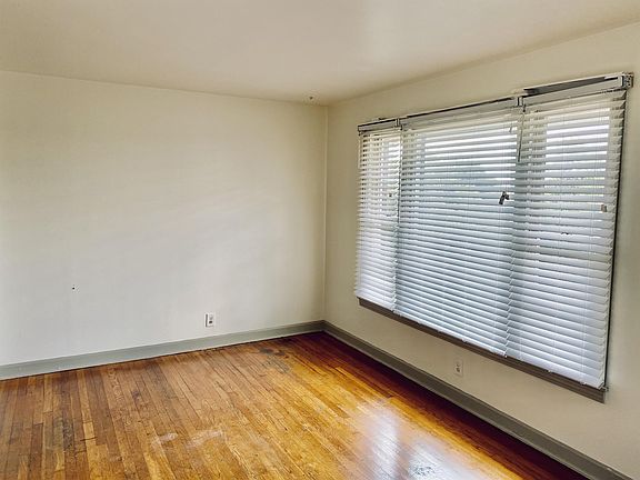 3rd image of 3202 Blair Blvd #A