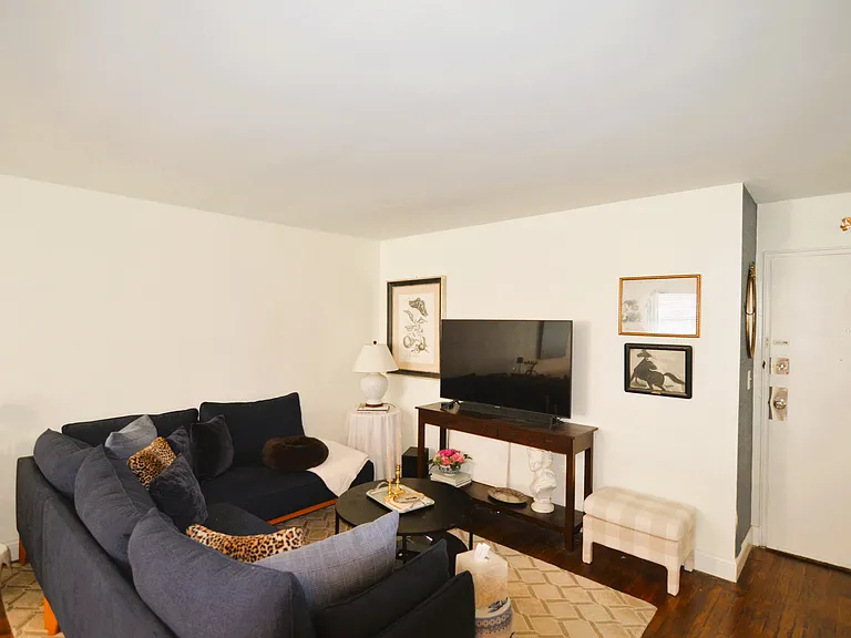 3176 Mapleleaf Ave #5 — Photo 2