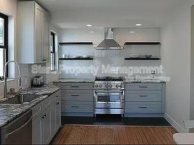2nd image of 219 S Cypress Ave