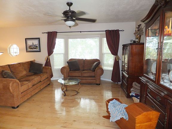 Great hardwood, bay window