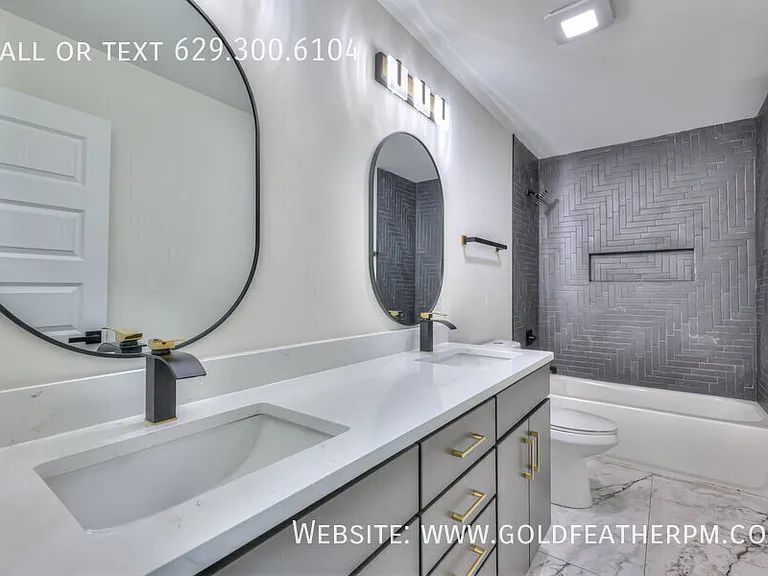 402B E Trinity Ln — Photo 33