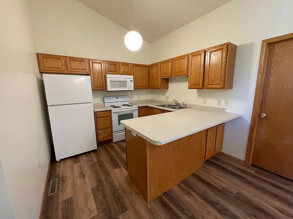 3 bed, 2.5 bath, 1225 sqft, $1,495 — Photo 2