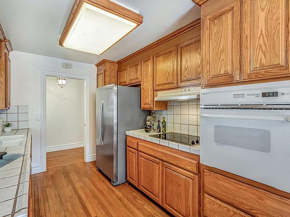 3rd image of 5039 Forest View Dr