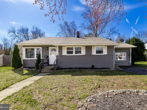 530 Beverly Dr, Magnolia, NJ 08049
