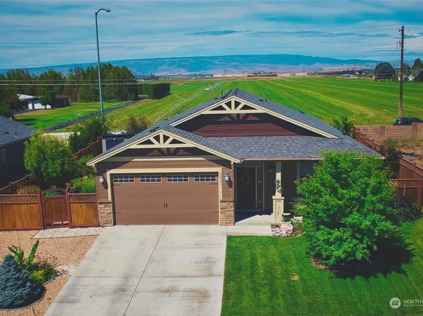 1013 Hilltop Avenue NE, Quincy, WA 98848