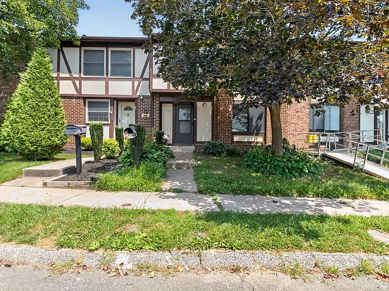 143 Bourbon Ct — Photo 15