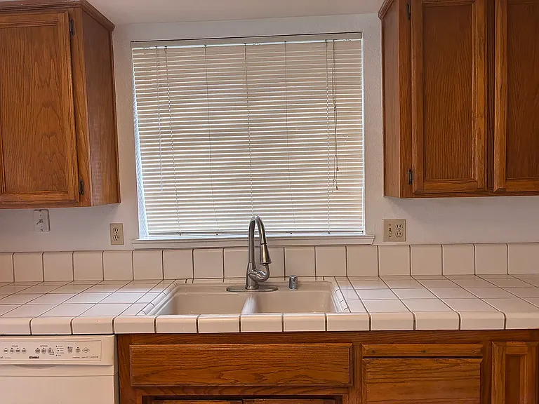 7170 Cloverleaf Way — Photo 3