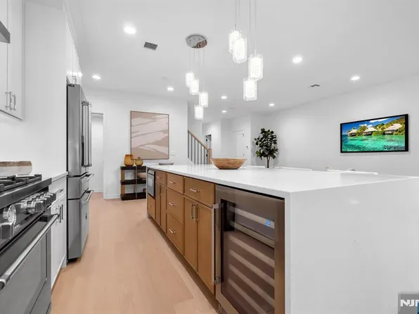 11 Fey Pl, Oradell, NJ 07649