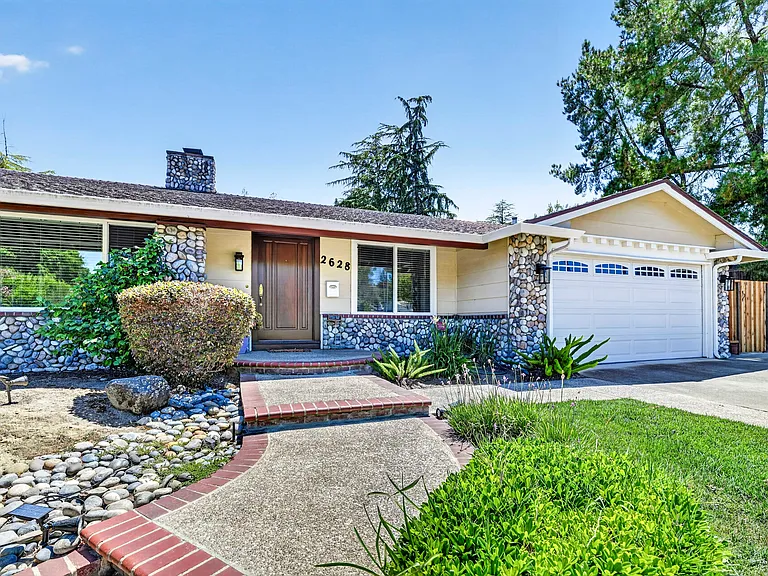 2628 Superior Dr — Photo 5