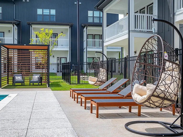 The Flats at Laurel & Pine — Photo 15