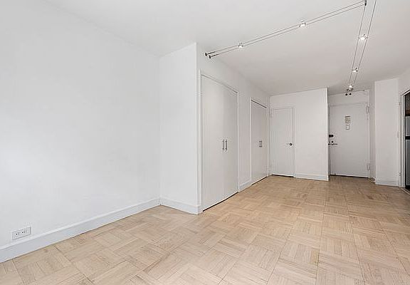 3rd image of 166 E 35th St APT 3-D