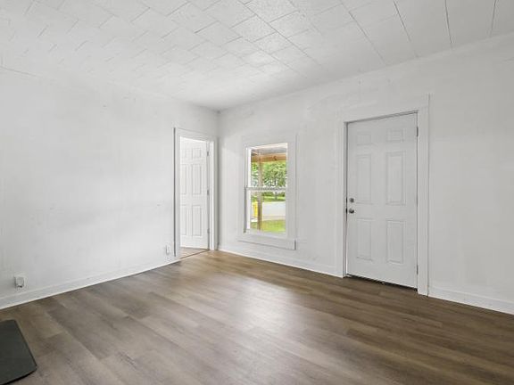 3rd image of 120 E Montcalm St #122