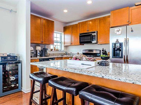 4th image of 3-11 Weatherly Pl #C