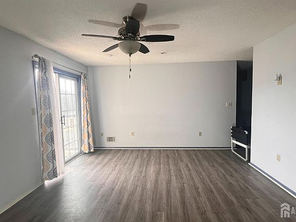 4th image of 29 Pembrook Ave