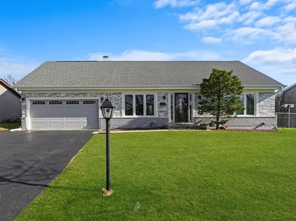 975 Patriot Ln, Hoffman Estates, IL 60192