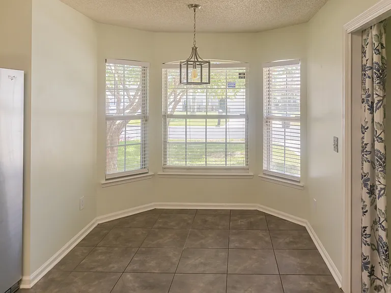 1714 Ashmore Green Dr — Photo 9