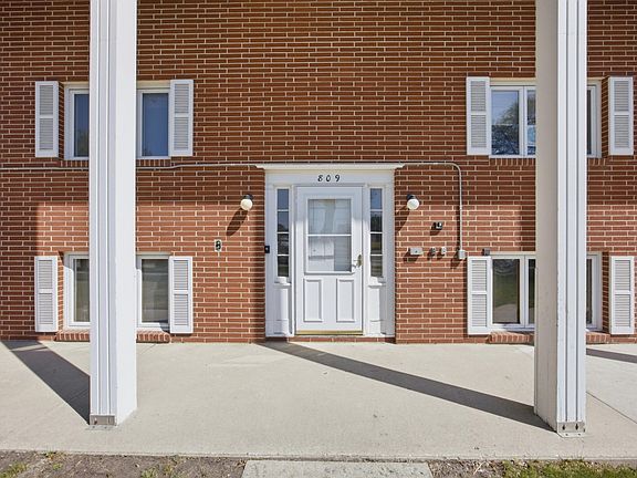 3rd image of 809 6th Ave N #C14
