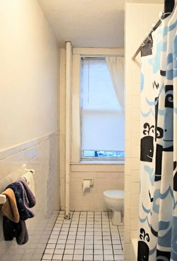 1-bed Split or 1-Bed with Living Room; Heat/HW Incl — Photo 4
