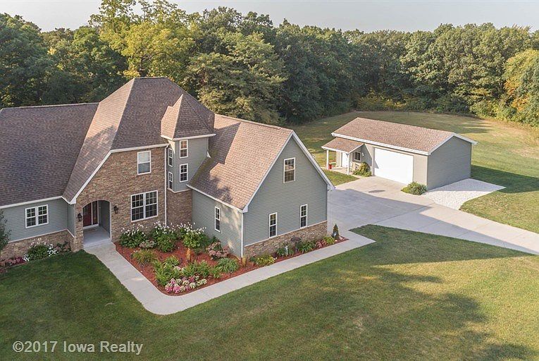 1st image of 10620 NW Woods Ln