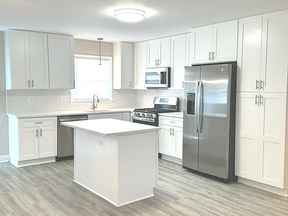 3rd image of 15201 Highland Ave