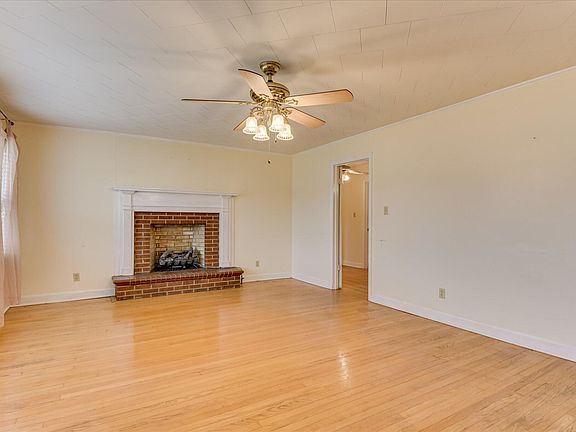 3rd image of 115 Old Whiskey Rd S