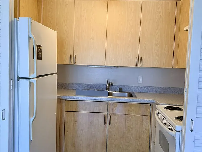 225 Queen St #14B — Photo 4