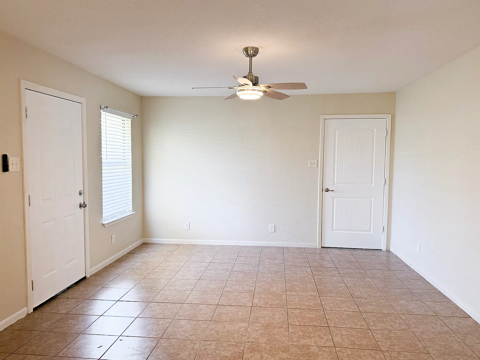 1218 Dayton Dr — Photo 3