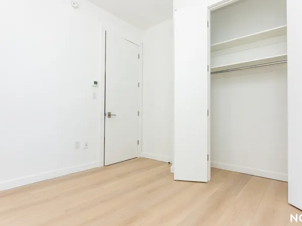 26-04 Jackson Avenue image 12 of 42