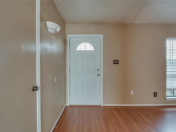 4th image of 471 Whitney St