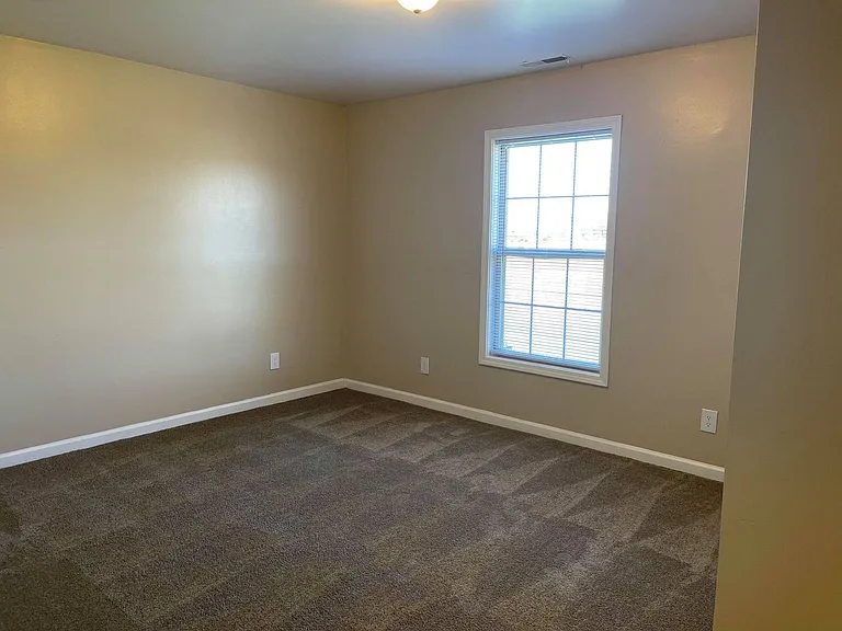 Fox Brook Apartments — Photo 31