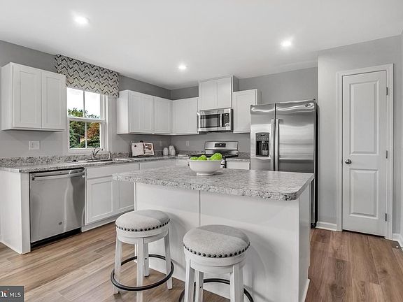 5th image of 21 Breckenridge Dr