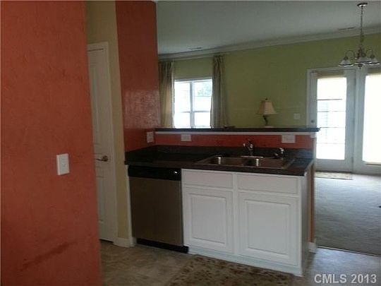 4th image of 744 Inwood Hill Dr