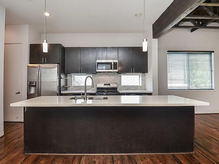 4708 Crawford St — Photo 8