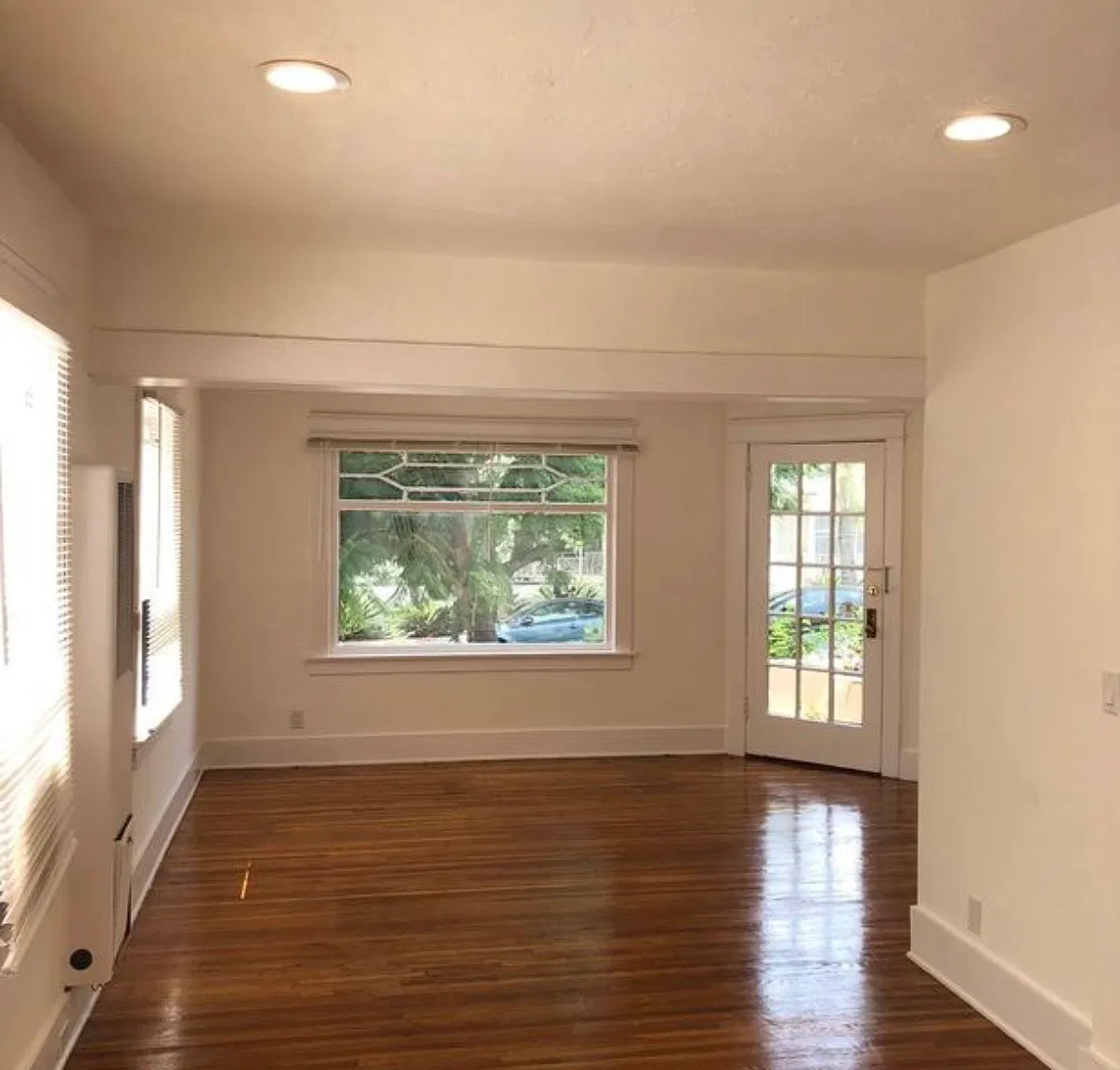 1208 N Harper Ave — Photo 1