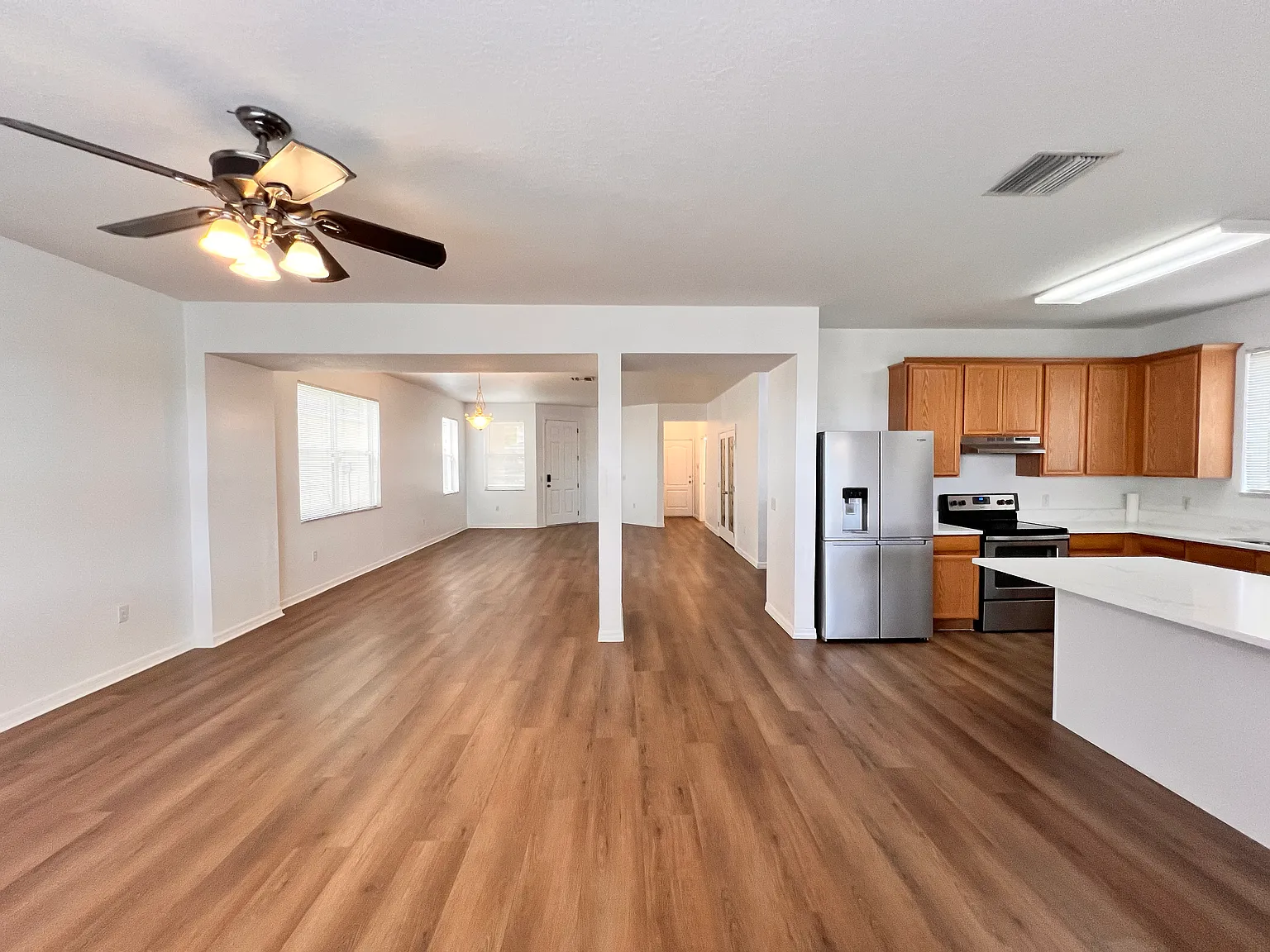4 bed, 2.5 bath, 2700 sqft, $2,500 — Photo 3