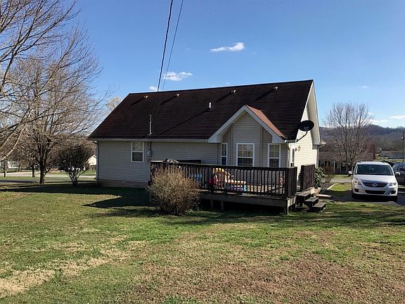2nd image of 100 Sun Valley Dr
