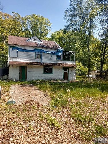 2nd image of 218 Lakeshore Dr