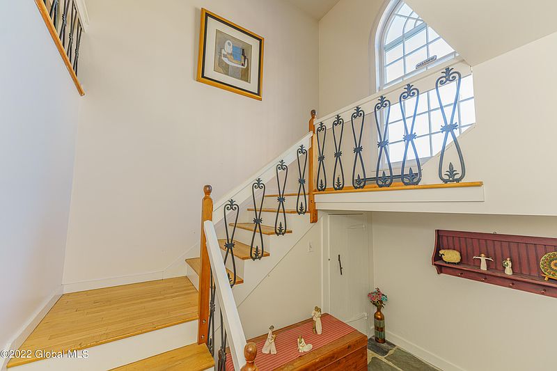3rd image of 102 Hill Street