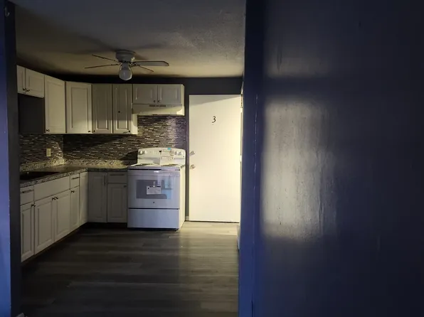 462 N Underwood St, Fall River, MA