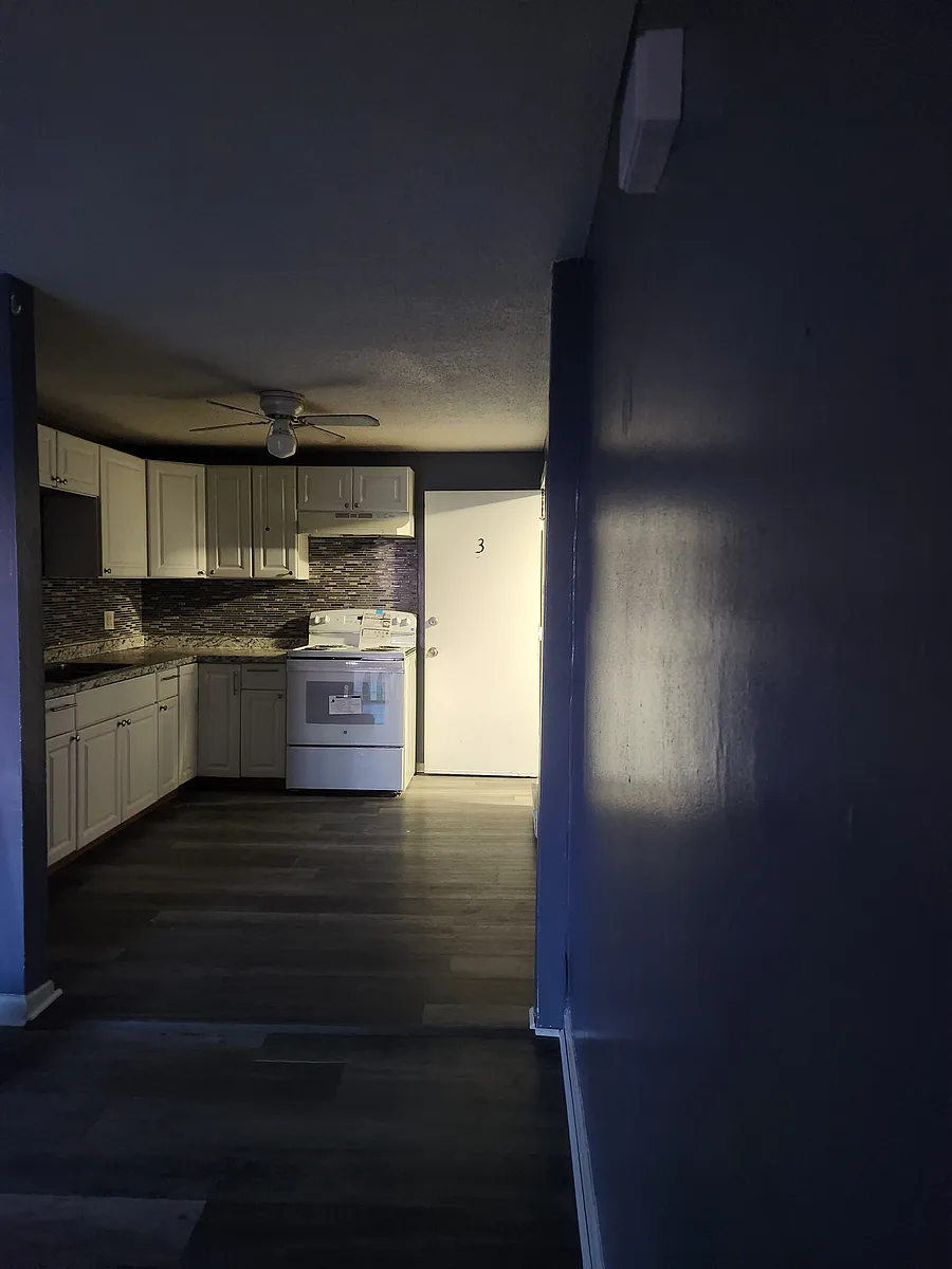 Building Photo - 462 N Underwood St #3
