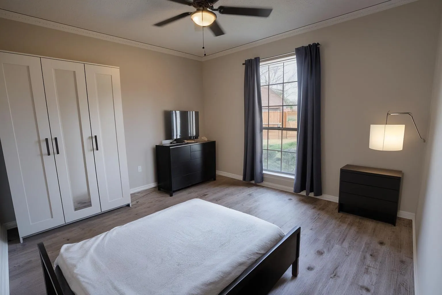 4 bed, 5.5 bath, 2700 sqft, $875 — Photo 1