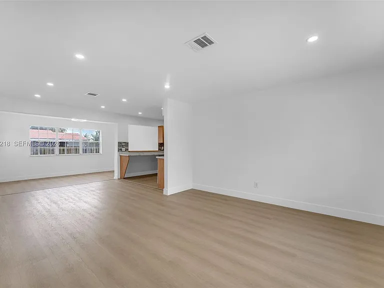 7150 SW 10th St — Photo 4