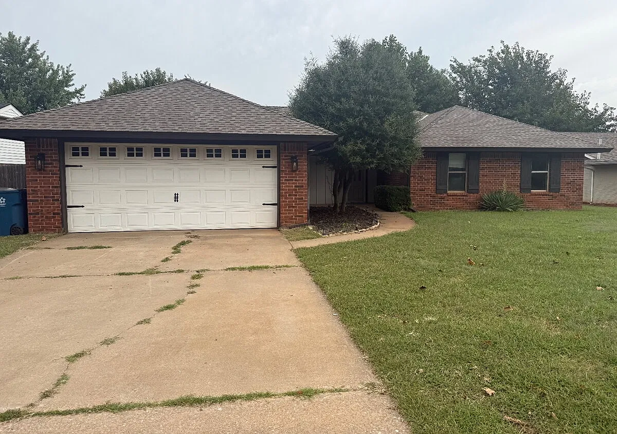4 bed, 2.5 bath, 2041 sqft, $2,195 — Photo 2