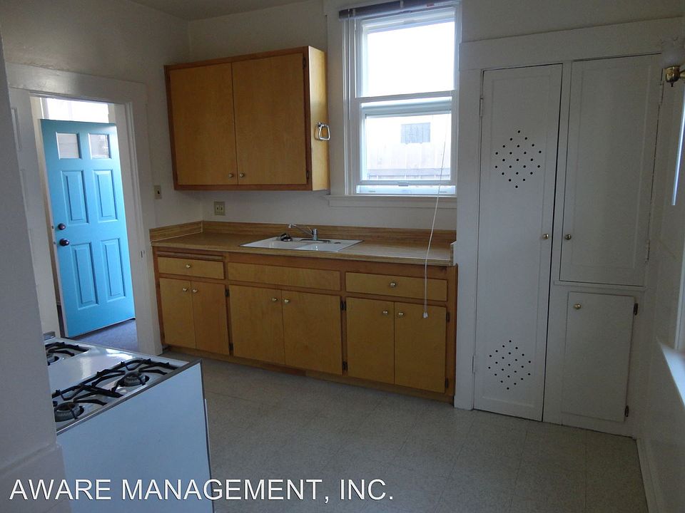 2nd image of 326 1/2 Grape St