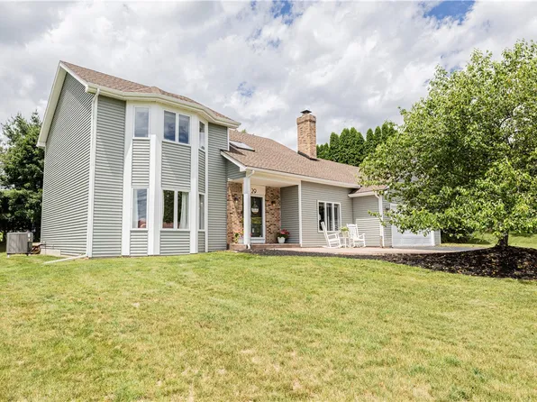 29 Ironwood Dr, Fairport, NY 14450
